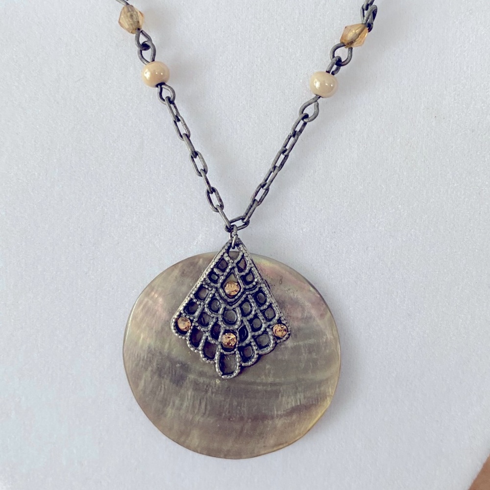 Shell pendant Necklace